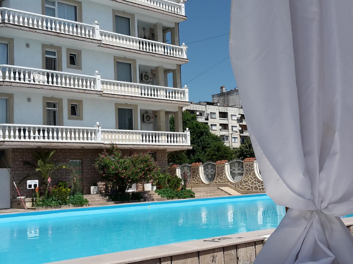 Family Hotel Zhelkovi - Olympia Kharmanli エクステリア 写真