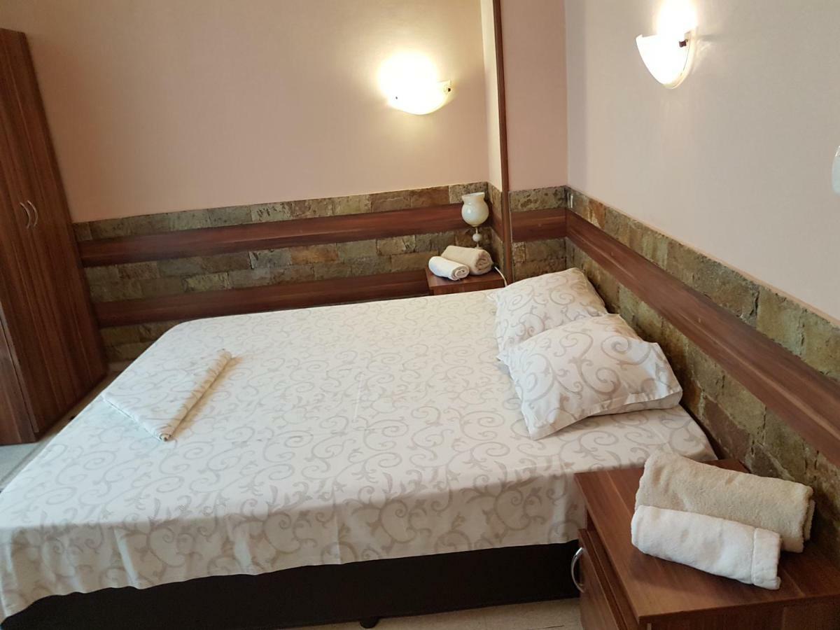Family Hotel Zhelkovi - Olympia Kharmanli エクステリア 写真