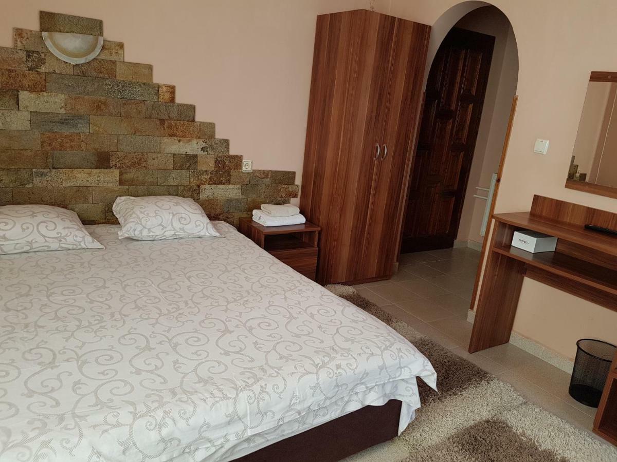 Family Hotel Zhelkovi - Olympia Kharmanli エクステリア 写真