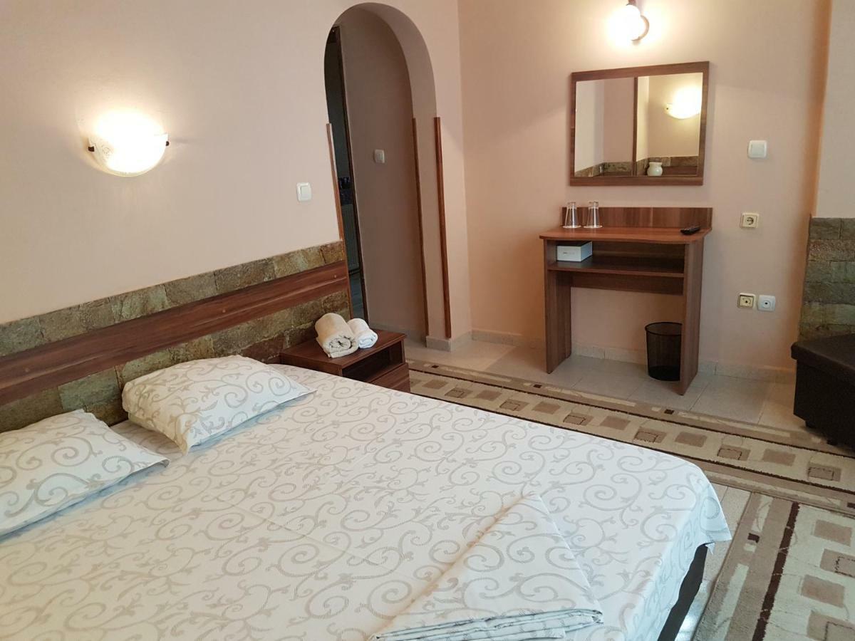 Family Hotel Zhelkovi - Olympia Kharmanli エクステリア 写真